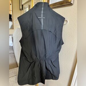 Athleta Black cinch waist Detail Vest